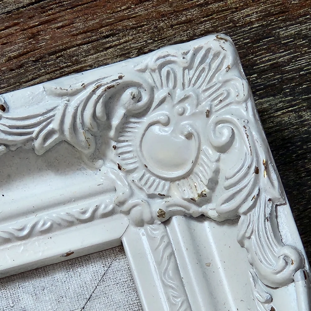 VINTAGE 8 X 10 WOOD SHABBY CHIC ORNATE FRAME MADE IN TAIWAN